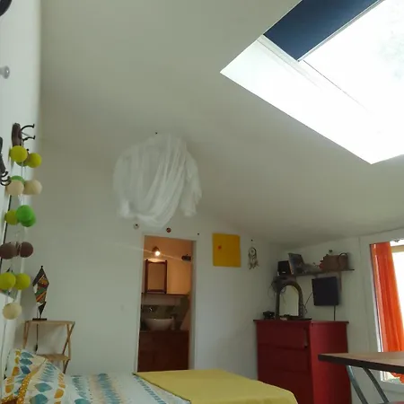 Apartment Dans Les Arbres Saint-Paulet-de-Caisson