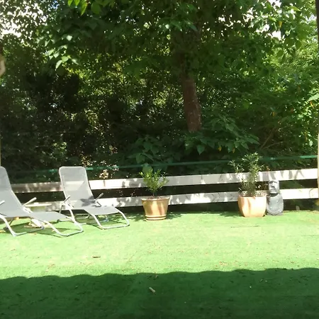 Apartment Dans Les Arbres Saint-Paulet-de-Caisson